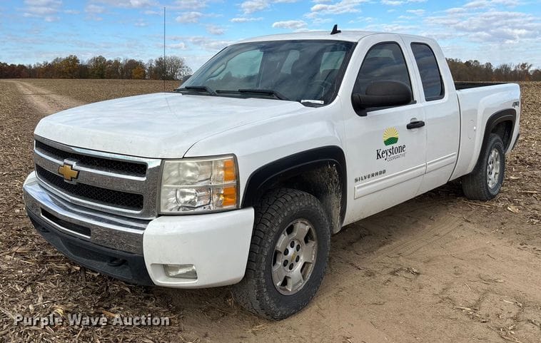 2011 Chevrolet 1500 Equipment Image0