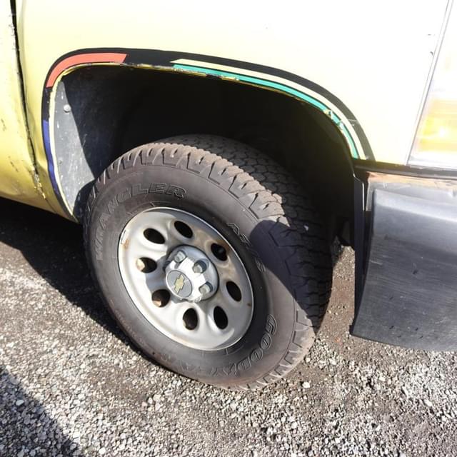 Image of Chevrolet 1500 equipment image 3