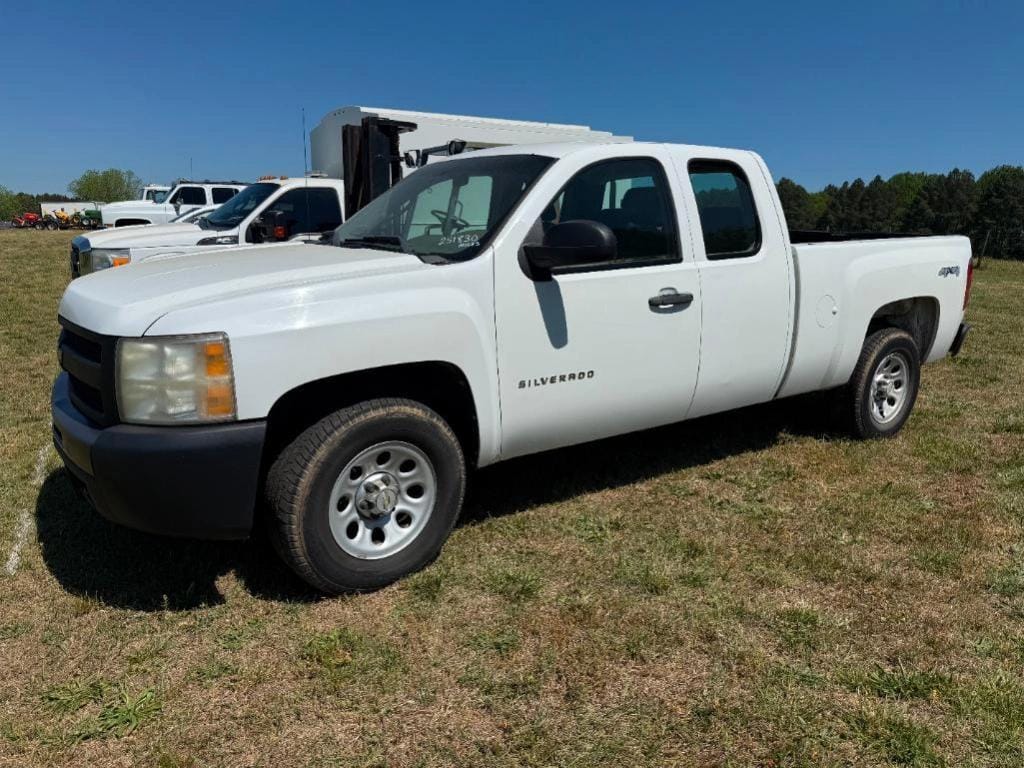 2011 Chevrolet 1500 Equipment Image0