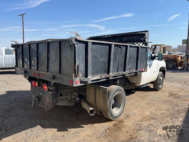 Image of Chevrolet 2500HD equipment image 4