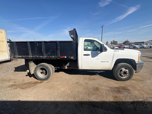 Image of Chevrolet 2500HD equipment image 3