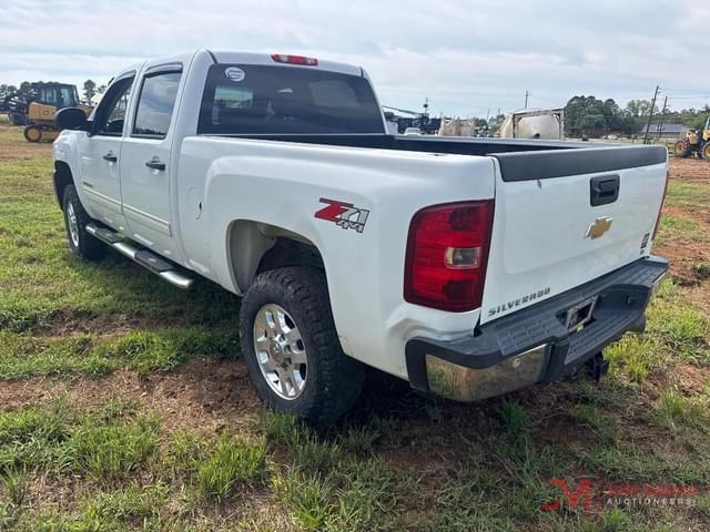 Image of Chevrolet 2500HD equipment image 2