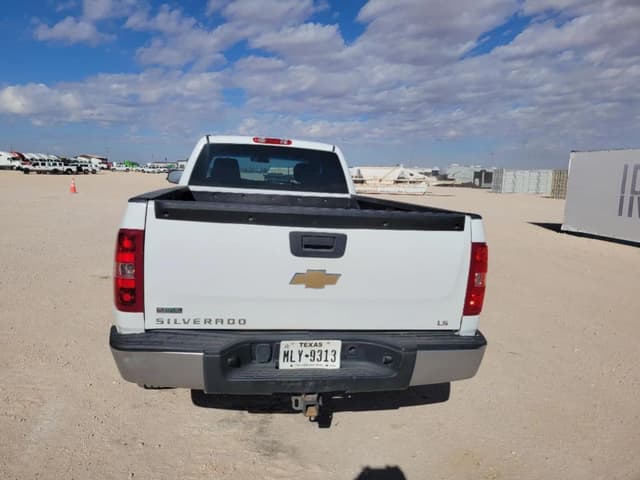 Image of Chevrolet 2500 equipment image 3