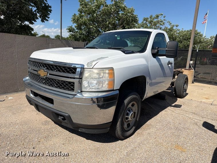 2011 Chevrolet 2500 Equipment Image0
