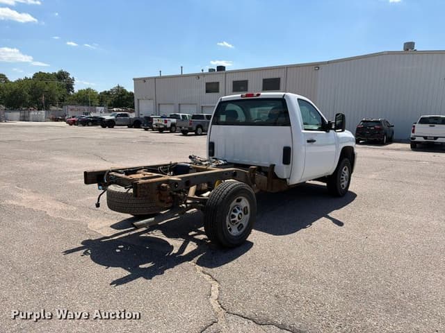 Image of Chevrolet 2500 equipment image 3