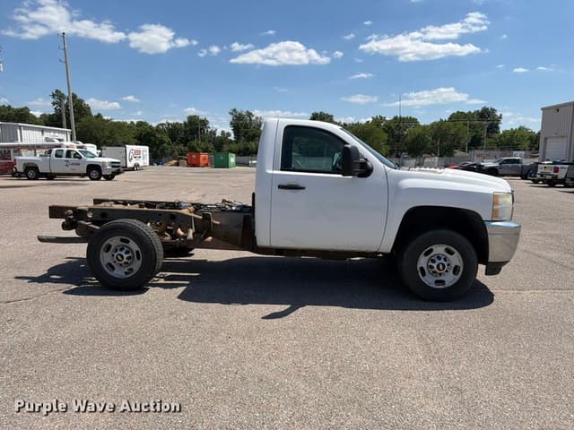 Image of Chevrolet 2500 equipment image 2