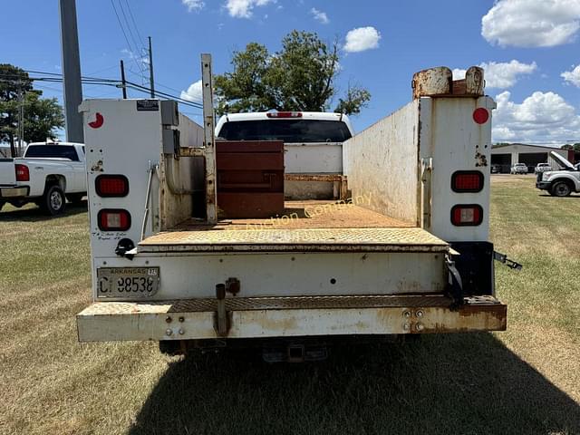 Image of Chevrolet 2500HD equipment image 3