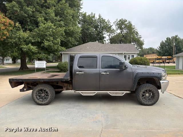 Image of Chevrolet 2500HD equipment image 3