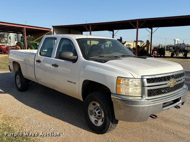 Image of Chevrolet 2500HD equipment image 2