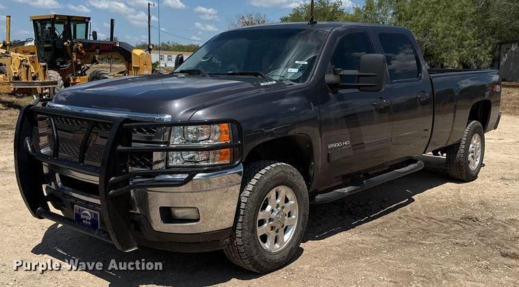 2011 Chevrolet 2500HD Equipment Image0