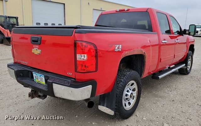 Image of Chevrolet 2500HD equipment image 4