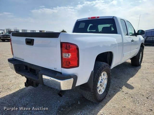 Image of Chevrolet 2500HD equipment image 4