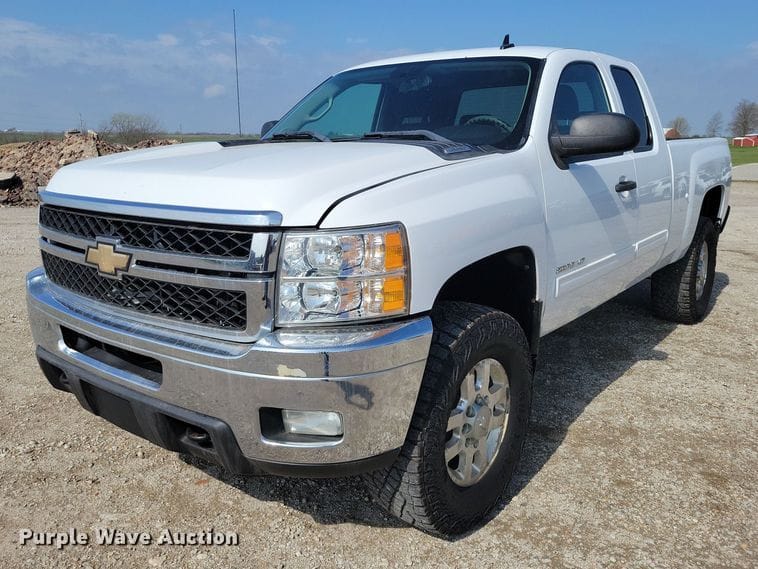 2011 Chevrolet 2500HD Equipment Image0