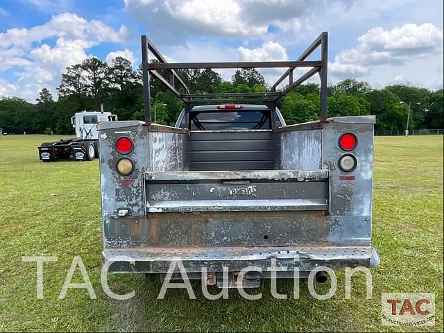 Image of Chevrolet 2500HD equipment image 3