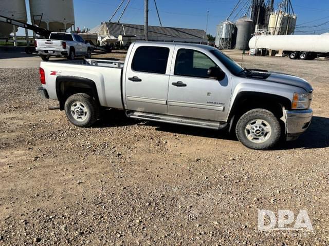 Image of Chevrolet 2500HD equipment image 2