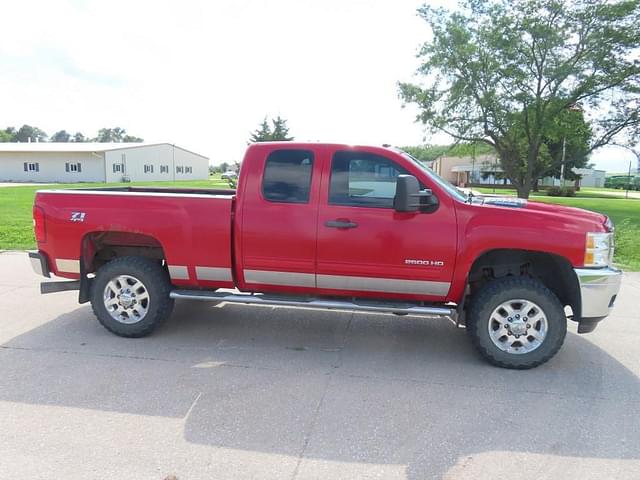 Image of Chevrolet 2500HD equipment image 4