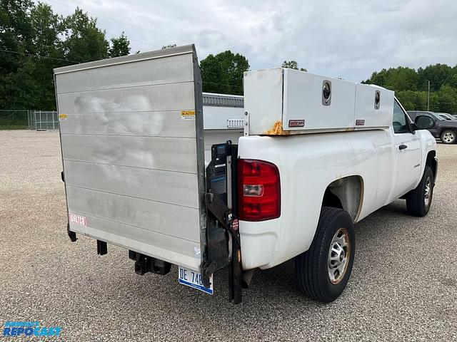 Image of Chevrolet 2500HD equipment image 4