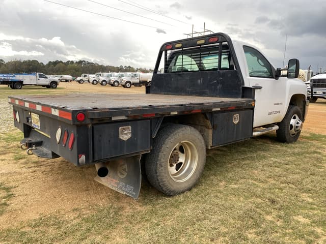 Image of Chevrolet 3500 equipment image 2