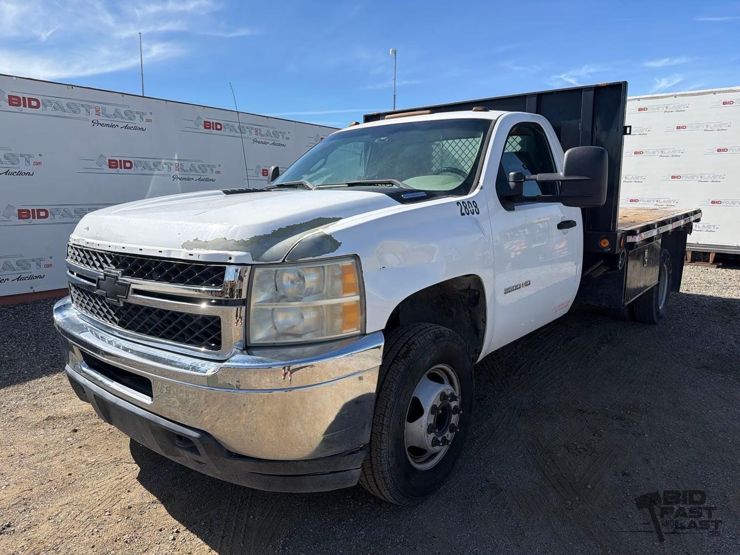 2011 Chevrolet 3500HD Equipment Image0