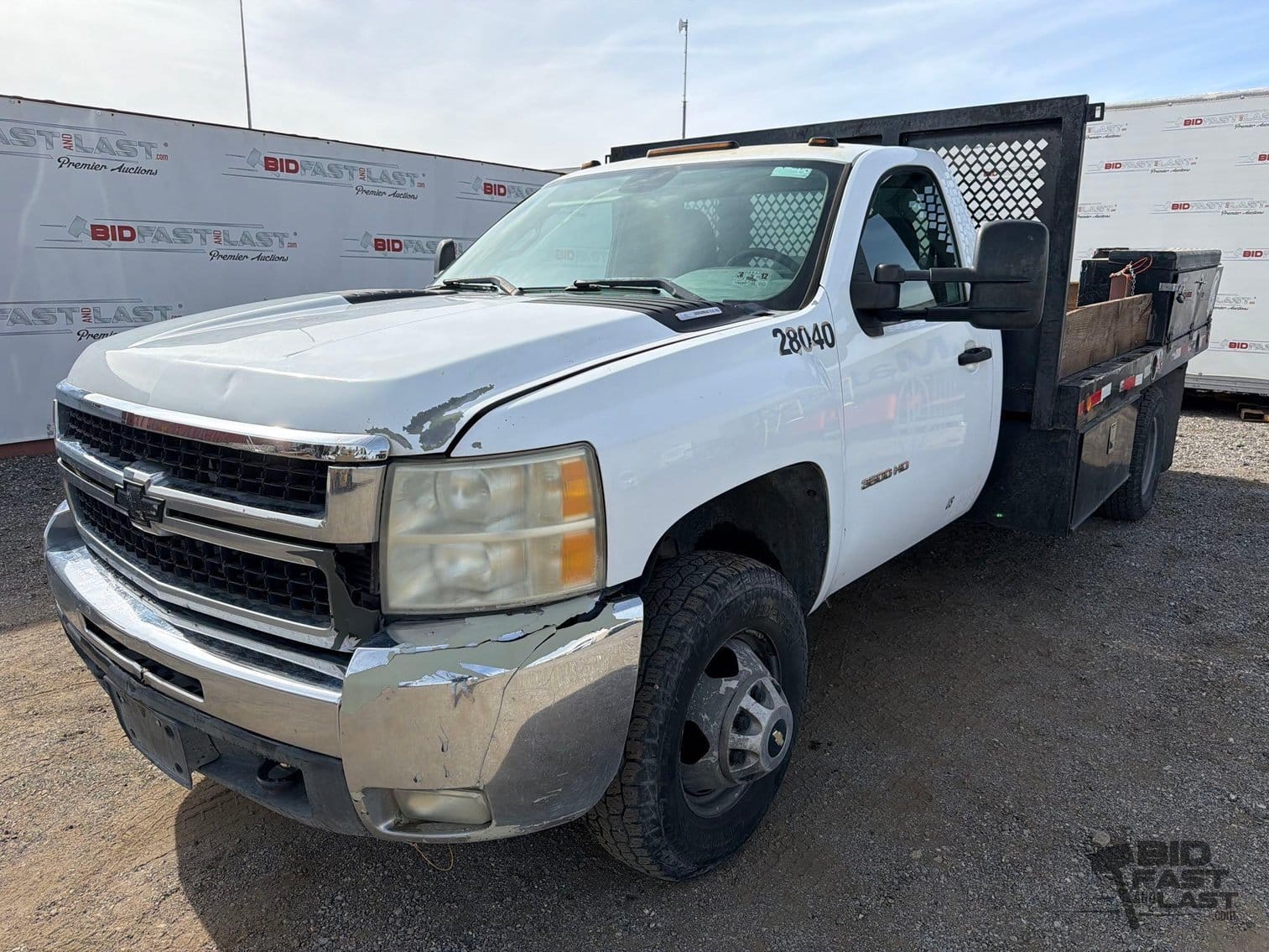 2011 Chevrolet 3500 Equipment Image0