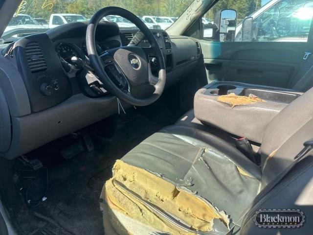 Image of Chevrolet 3500HD equipment image 4