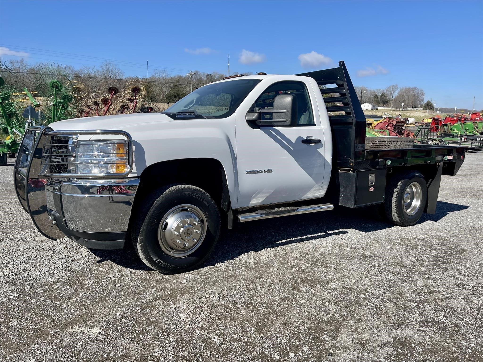 2011 Chevrolet 3500HD Equipment Image0