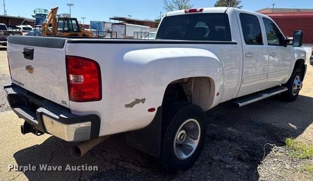 Image of Chevrolet 3500HD equipment image 4