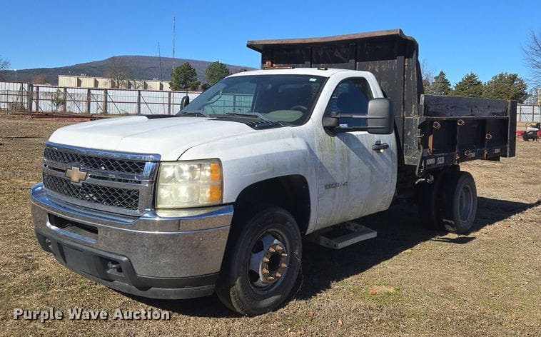 2011 Chevrolet 3500HD Equipment Image0