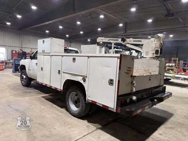 Image of Chevrolet 3500HD equipment image 4