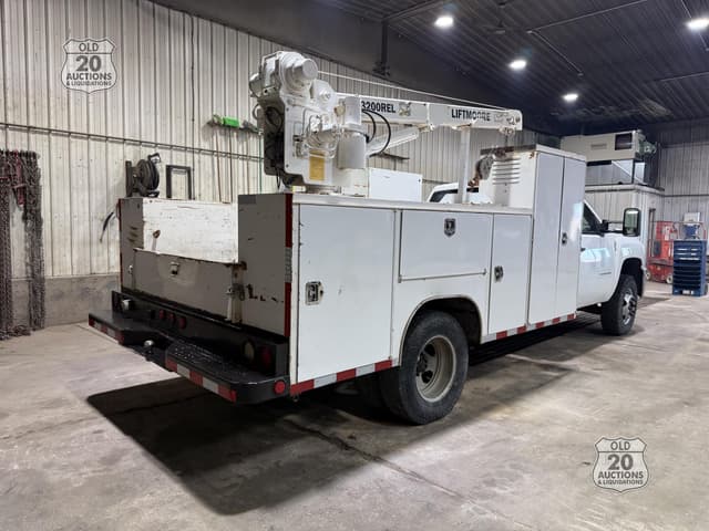Image of Chevrolet 3500HD equipment image 2
