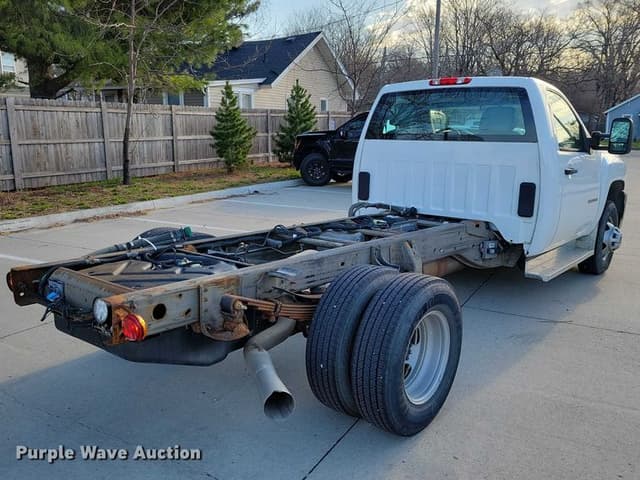 Image of Chevrolet 3500HD equipment image 4