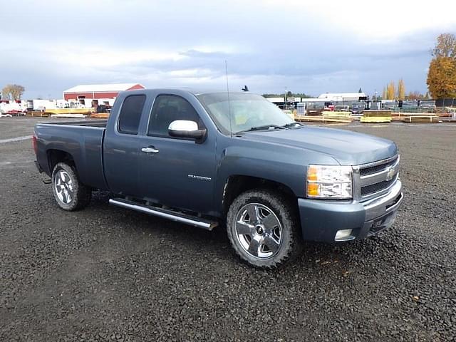 Image of Chevrolet Silverado equipment image 1