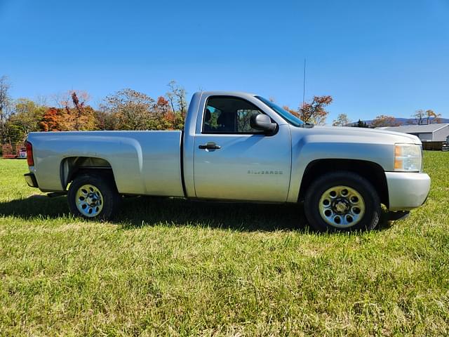 Image of Chevrolet Silverado equipment image 3