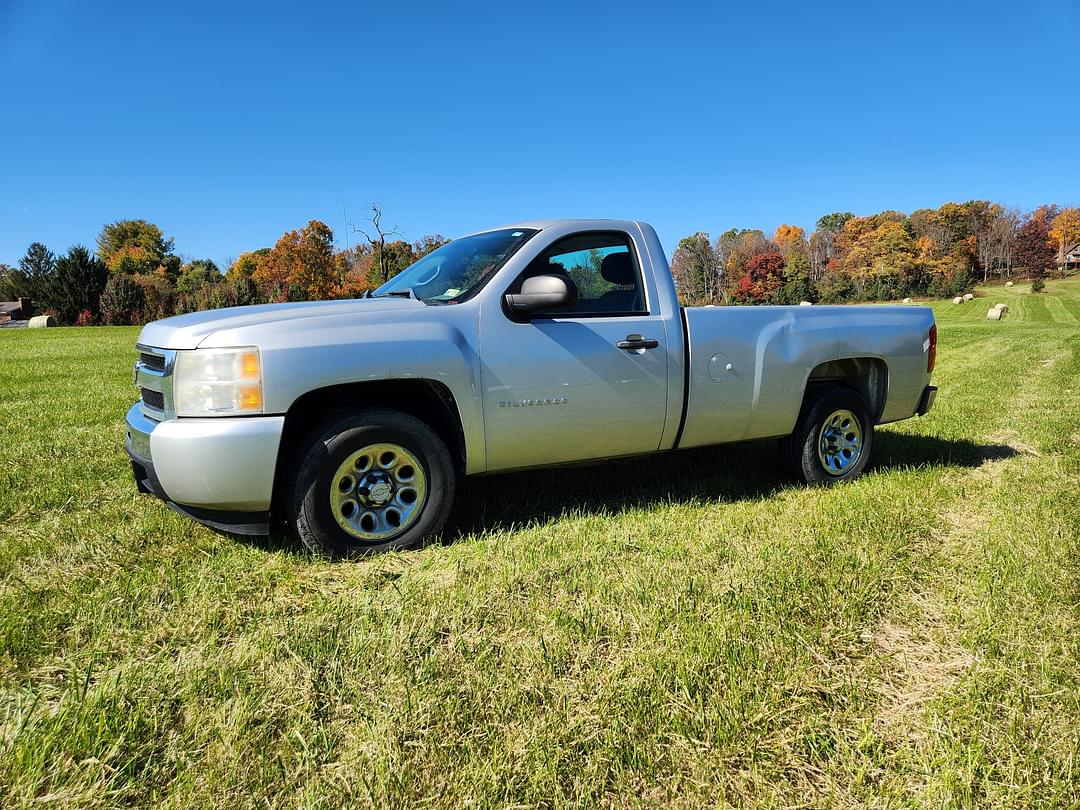 Image of Chevrolet Silverado Primary image