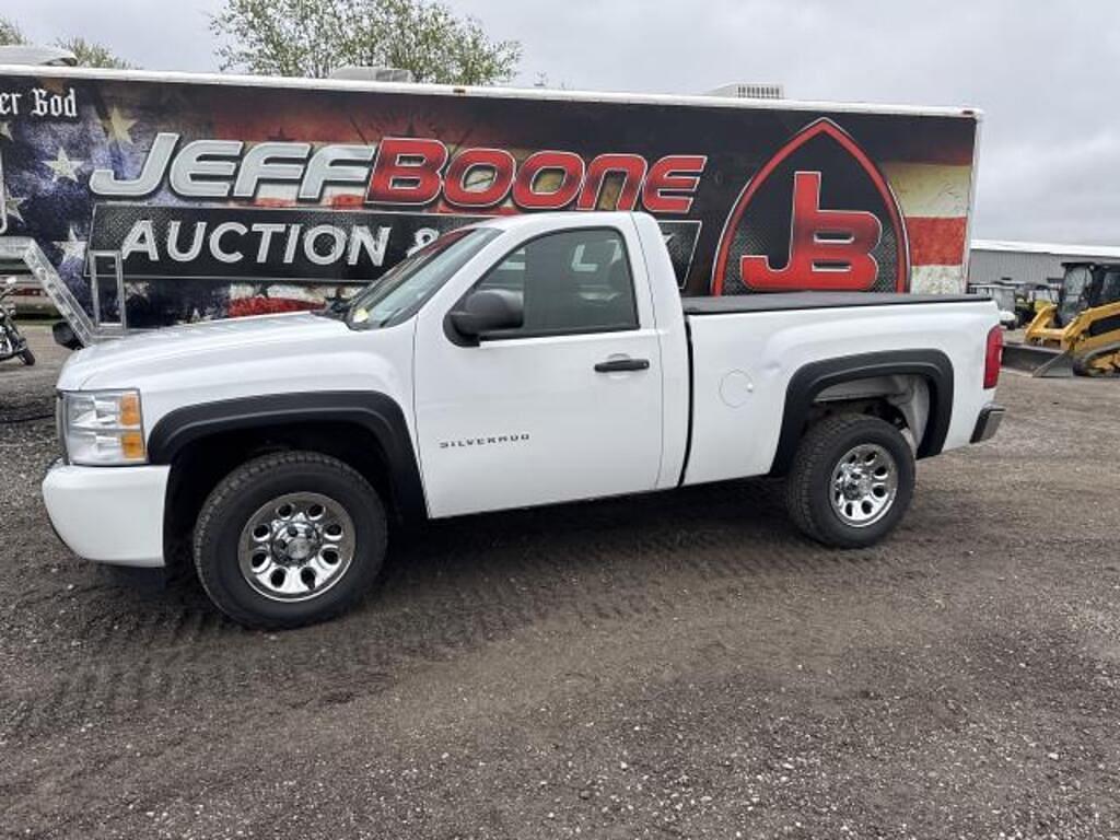 Image of Chevrolet Silverado Primary image