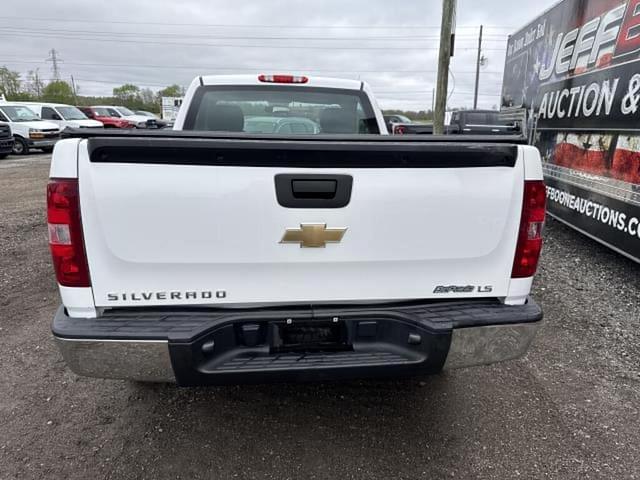 Image of Chevrolet Silverado equipment image 2