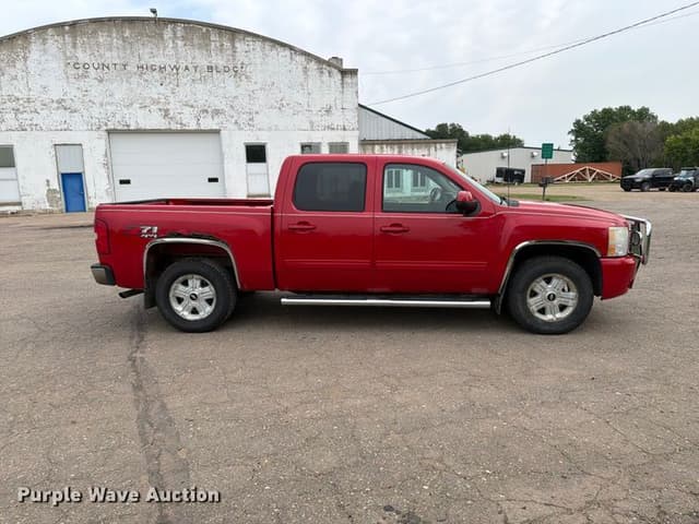 Image of Chevrolet Silverado equipment image 3