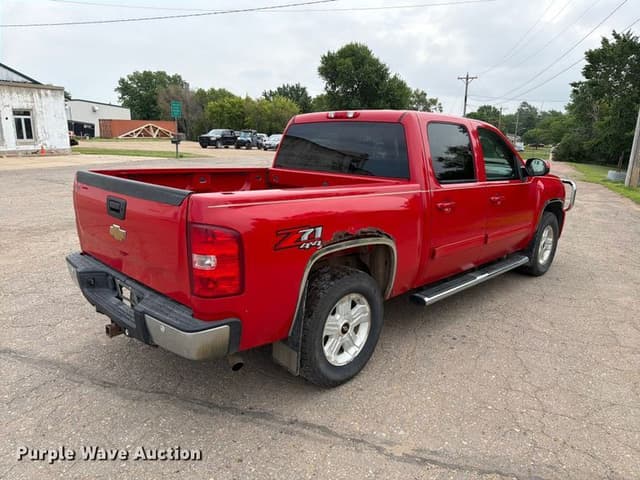 Image of Chevrolet Silverado equipment image 4