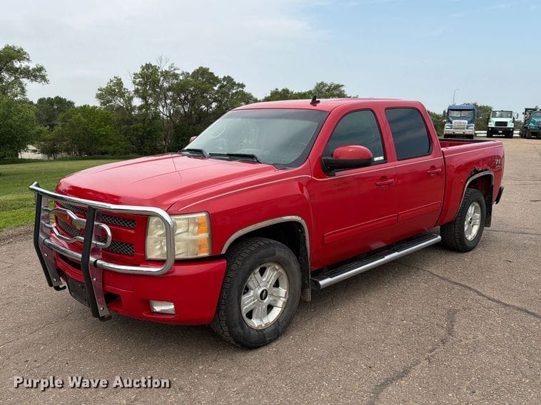 2011 Chevrolet Silverado Equipment Image0