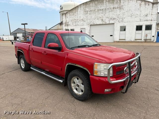 Image of Chevrolet Silverado equipment image 2