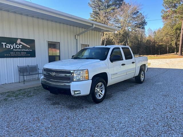 Image of Chevrolet Silverado equipment image 2