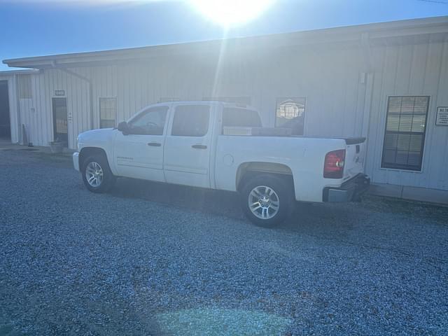 Image of Chevrolet Silverado equipment image 4