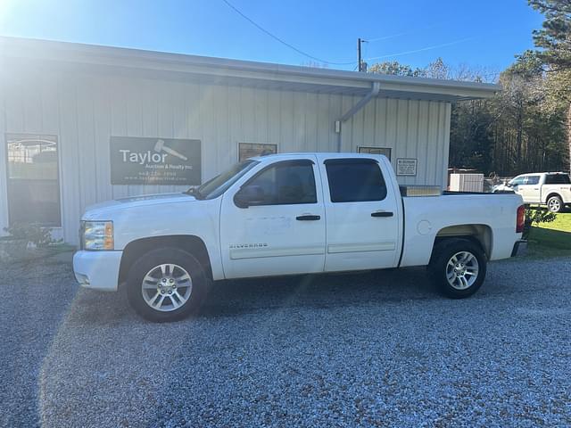 Image of Chevrolet Silverado equipment image 1