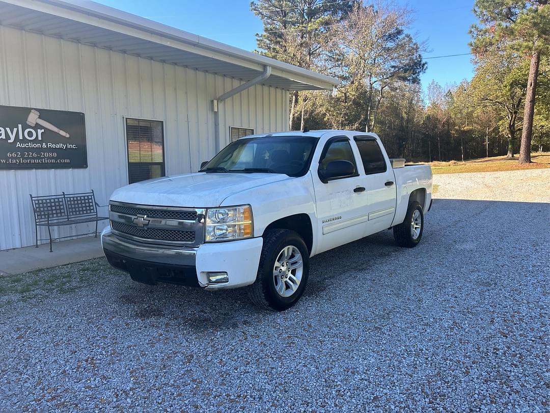 Image of Chevrolet Silverado Primary image