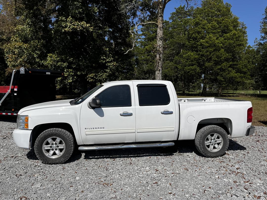 Image of Chevrolet Silverado Primary image