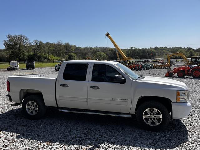 Image of Chevrolet Silverado equipment image 3