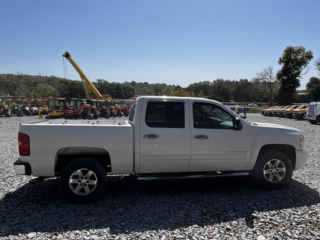 Image of Chevrolet Silverado equipment image 2