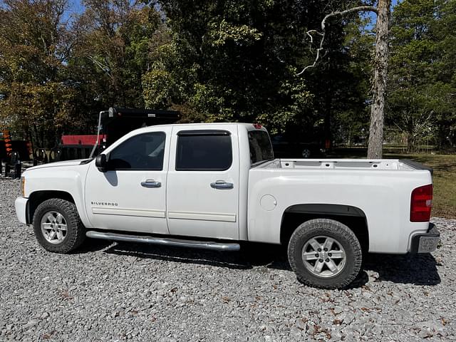 Image of Chevrolet Silverado equipment image 1