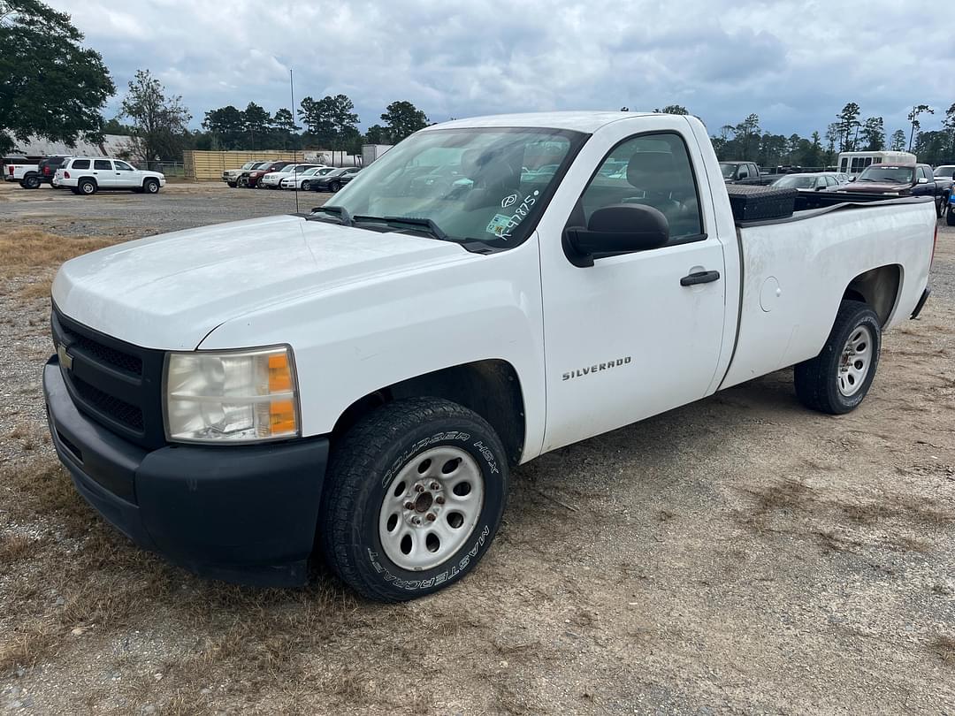 Image of Chevrolet Silverado Primary image