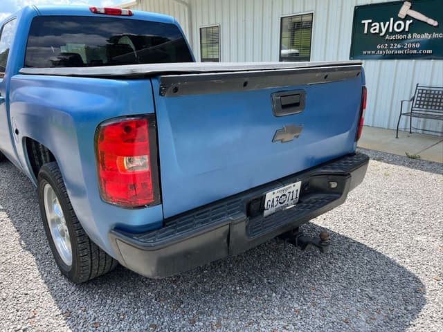 Image of Chevrolet Silverado equipment image 3